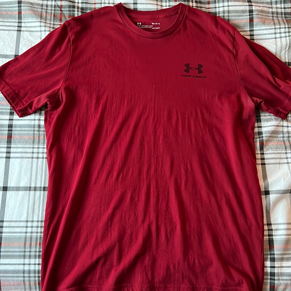 Men's MEDIUM t-shirt.